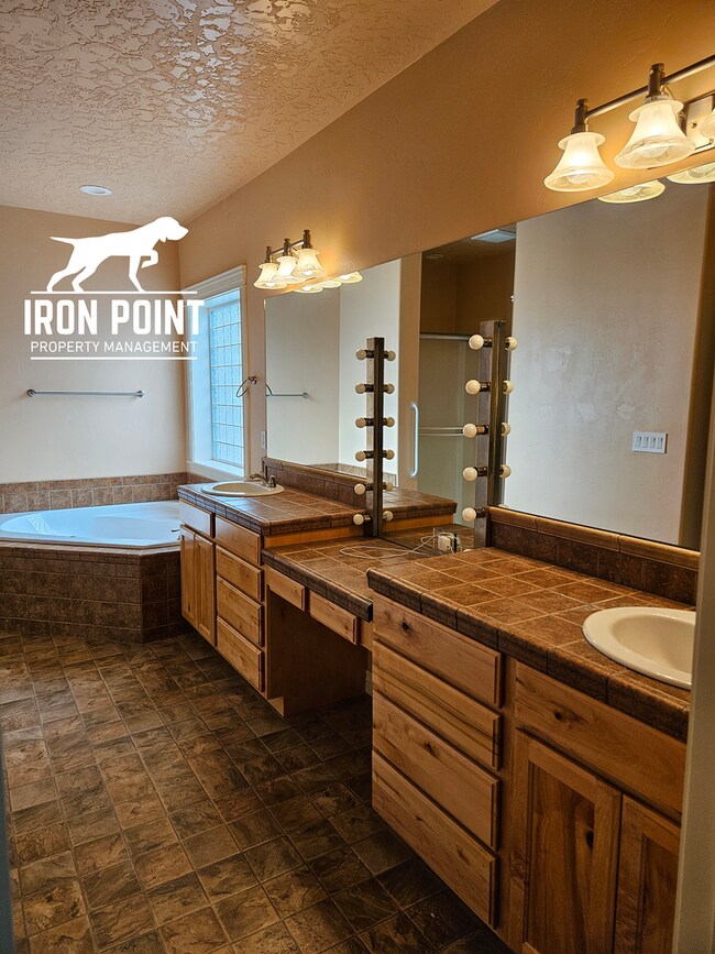 Building Photo - 3bed/3bath in sought after Nampa neighborhood w/3 car garage and large bonus room.