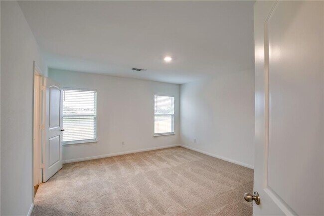 Building Photo - 617 Riverdale Dr