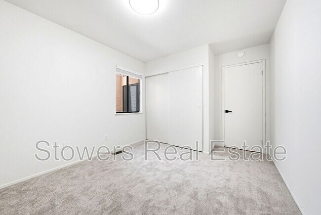 Building Photo - 2033 Raphael Ct