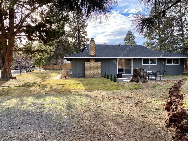 Building Photo - Mid-Century Modern Courtyard Gem in the Old Farm District