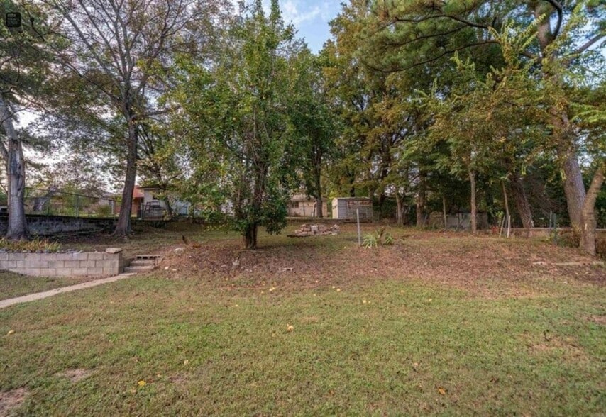 Back Yard - 806 Woodlawn Ave