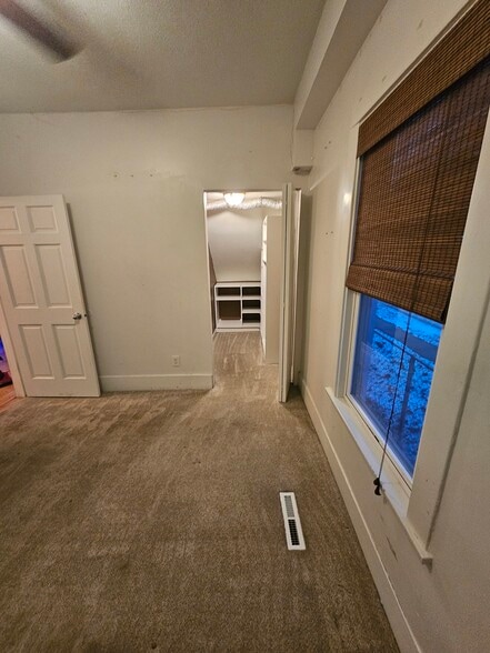 second bedroom - 522 Newton Ave N