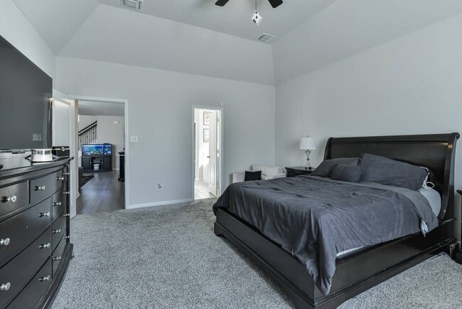 Building Photo - 6306 Golden Gate Dr