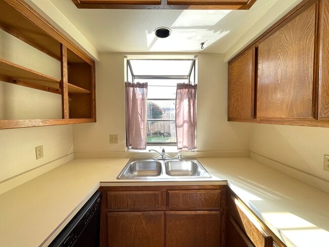 Building Photo - Two Bedroom Condo on Southside