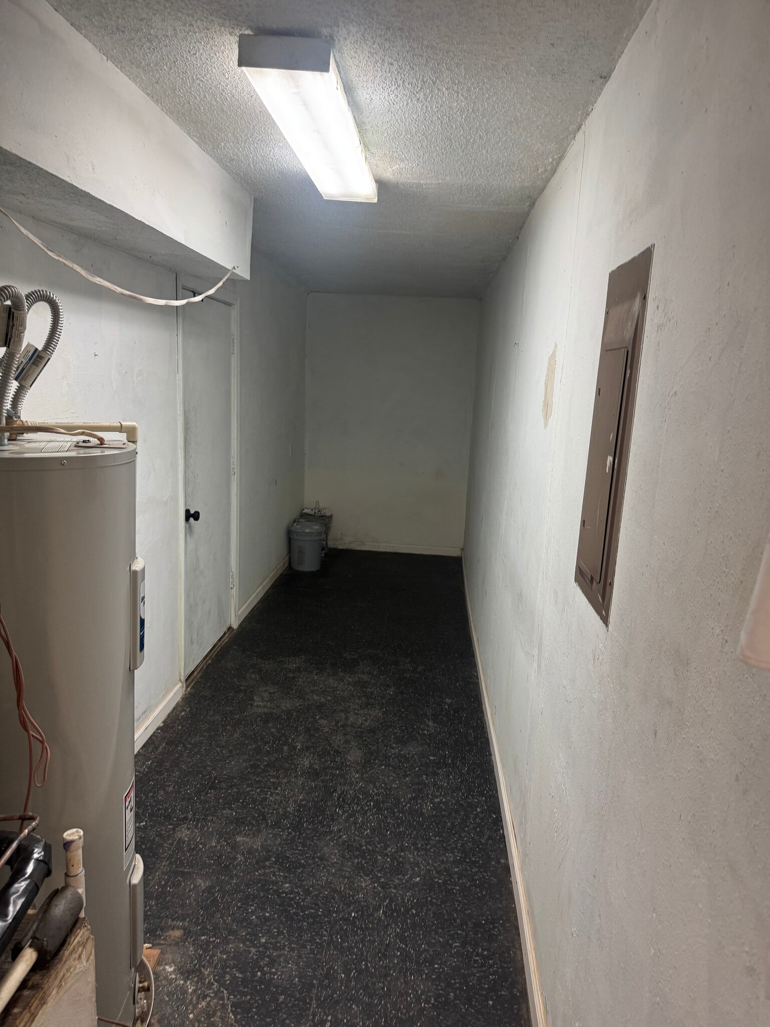Building Photo - 4906 Vena Ln