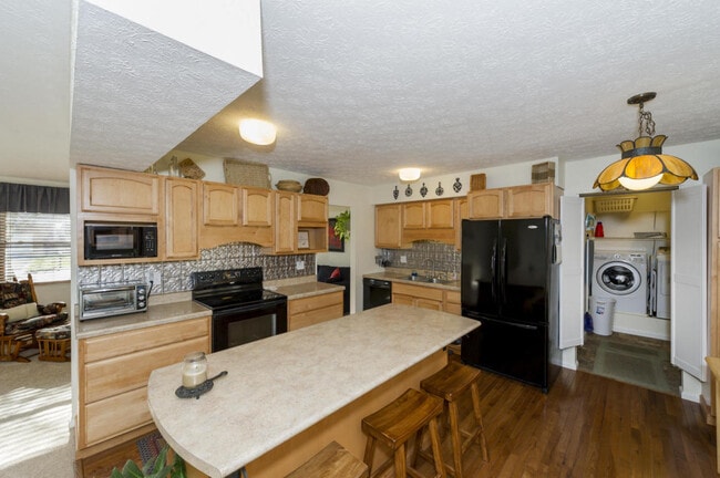 Building Photo - 5939 Westmere Dr