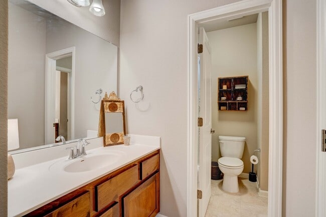 Building Photo - Beautiful 4 Bedroom, 3.5 Bathroom Home with Garage & Private Backyard