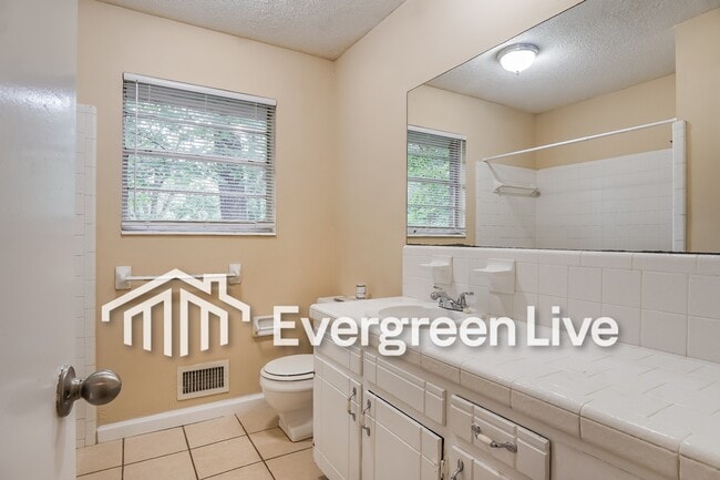 Building Photo - 1208 Oakley Dr