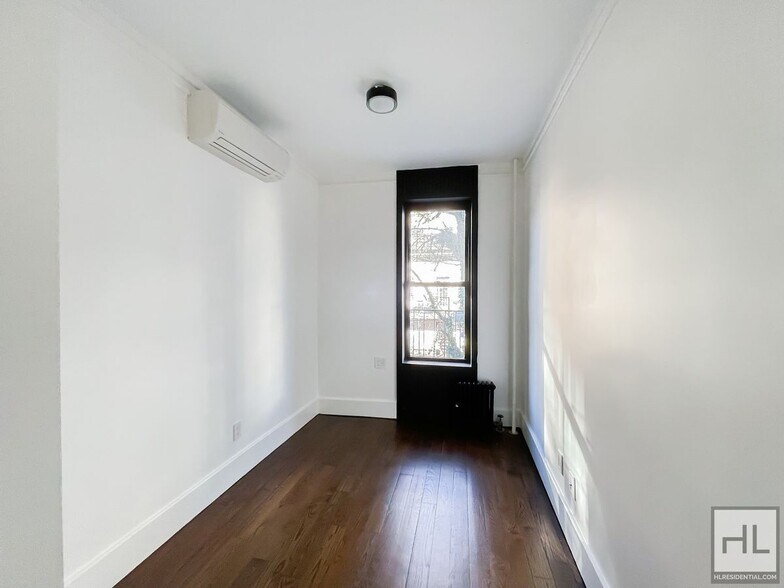 Building Photo - Carroll Gardens 2-Bed 1-Bath