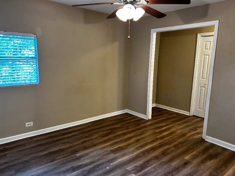 Building Photo - 105 Cardinal St