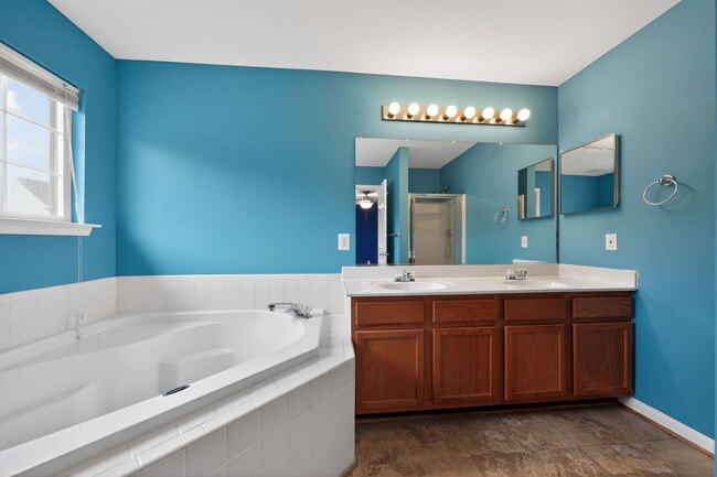 Building Photo - 9137 Granite Ct