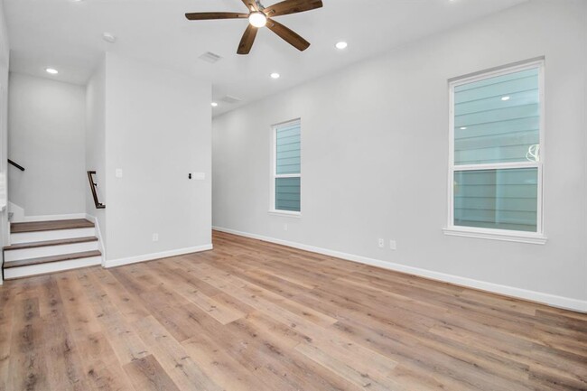 Building Photo - 2355 Hoskins Dr