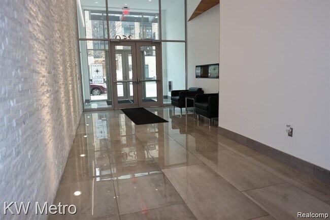 Building Photo - 350 N Main St