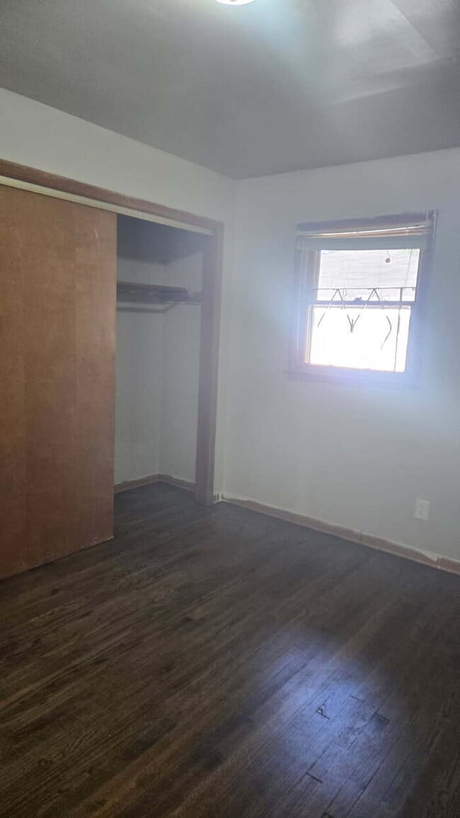 Building Photo - 50% discount on first month's rent with approved application