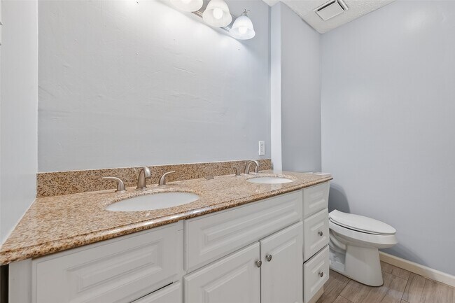 Building Photo - 17010 Bentana Ct