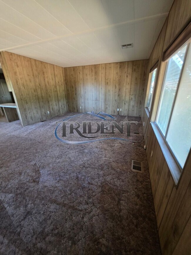 Building Photo - 2-bedroom, 2 bath manufactured home