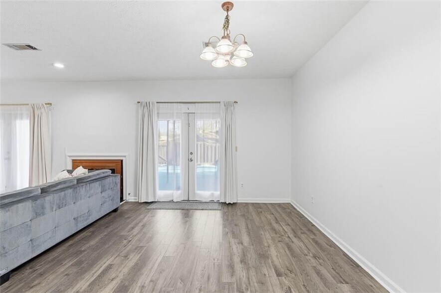 Building Photo - 1512 Stoneleigh Way