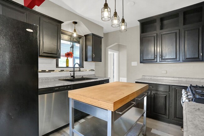 Building Photo - 233 W Westfield Blvd