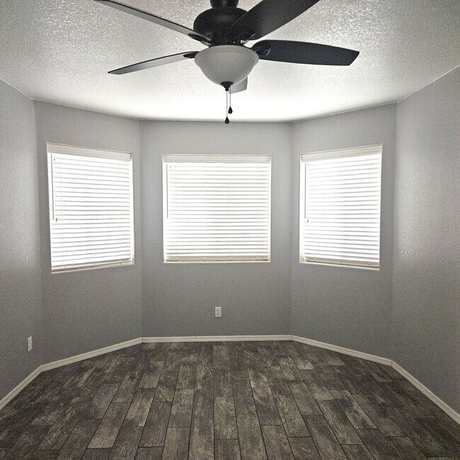 Building Photo - Awesome rental available!