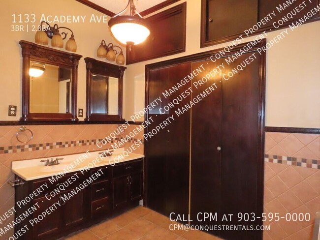 Building Photo - 1133 S Academy Ave