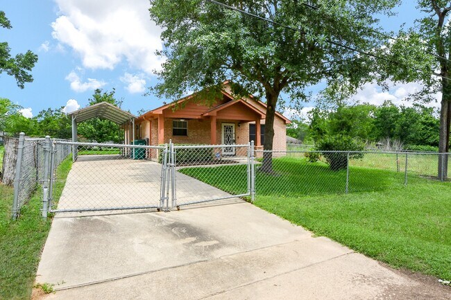 Building Photo - 712 Avenue F