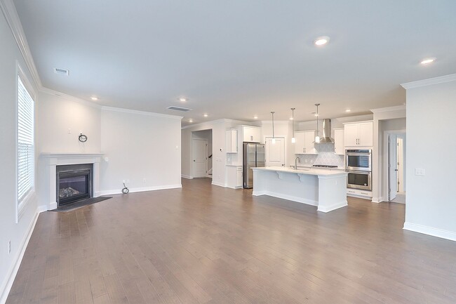 Building Photo - Cane Bay home available!