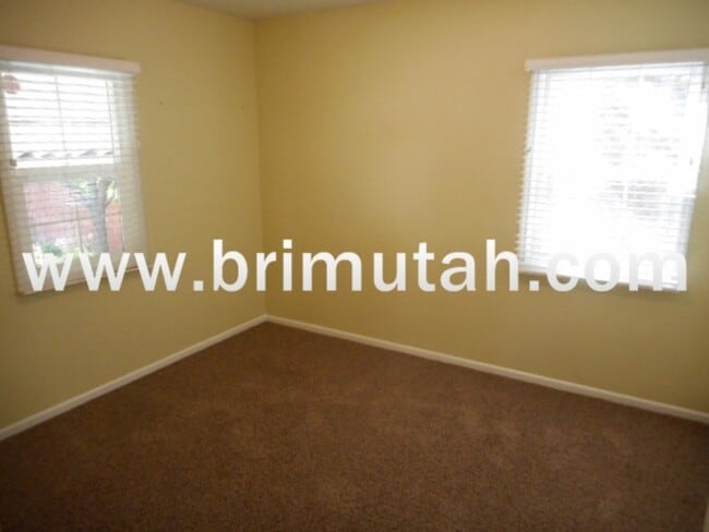 Building Photo - 1632 E Kensington Ave