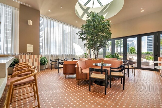 Building Photo - 11 NE 6th St