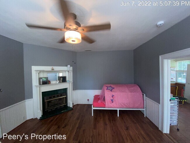 Building Photo - 2 br, 2 bath House - 207 E 3rd Street