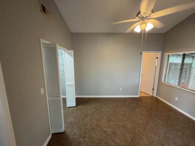 Building Photo - 2201 Grasmere Dr