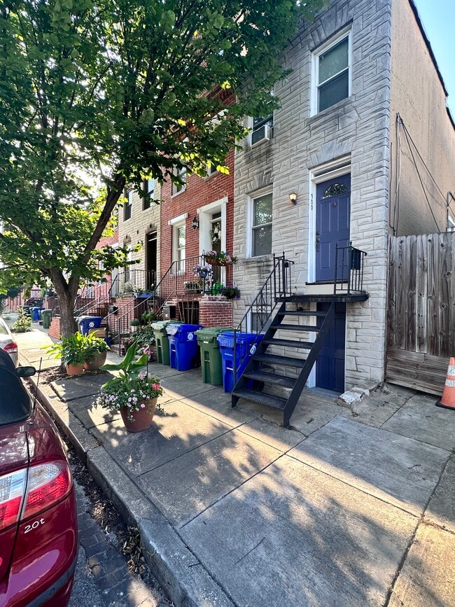 Primary Photo - 910 Ramsay St