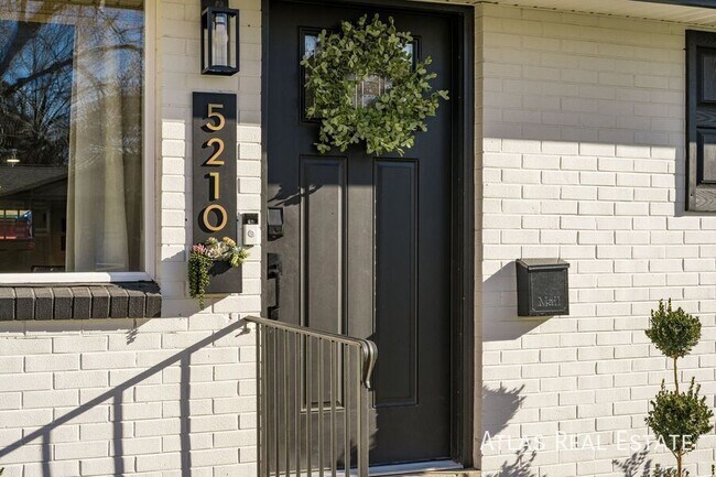 Building Photo - 5210 Quay St