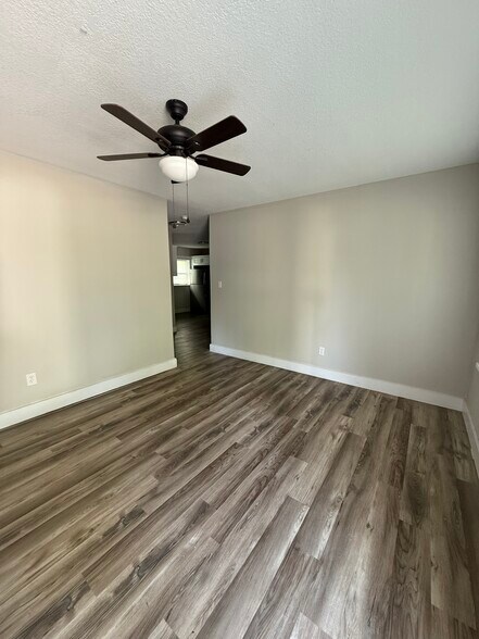 Den/Living room - 468 N Locust St