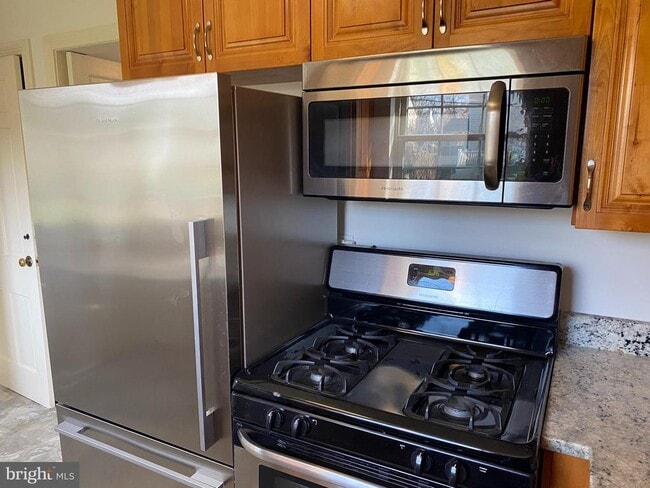 Building Photo - 716 N Overlook Dr