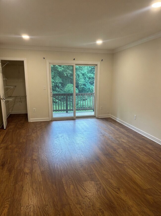 Building Photo - 405 Fox Run Ln