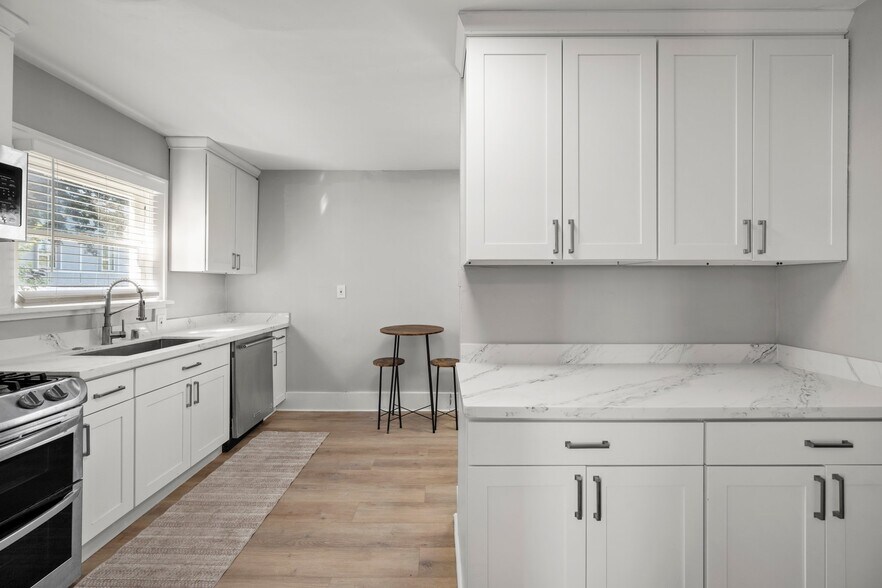 Building Photo - 4525 5th Ave NE