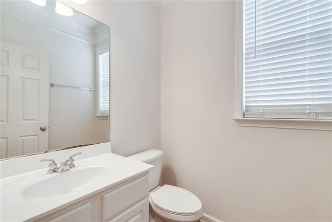 Building Photo - 2262 Young America Dr NE