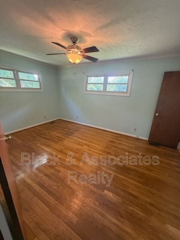 Building Photo - 304 Swaim St