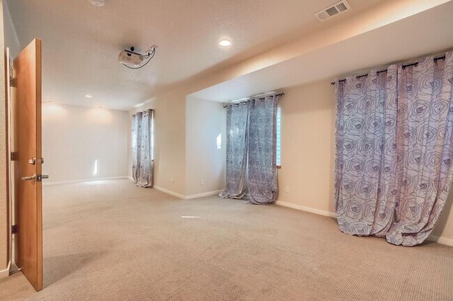 Building Photo - 2421 Rose Ct