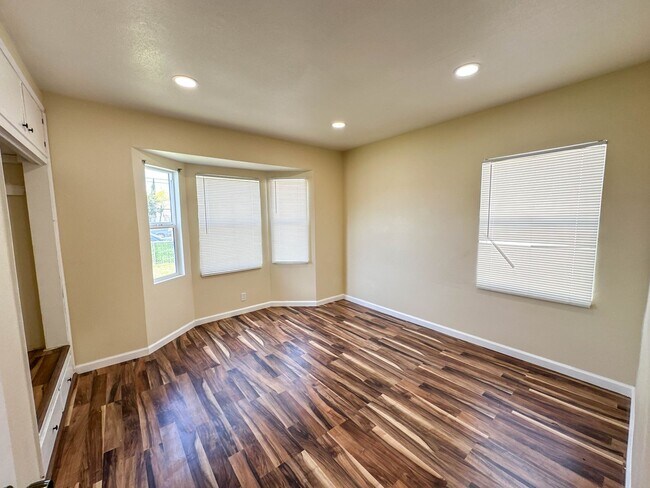 Building Photo - Charming 2-Bedroom Home in North Hollywood!