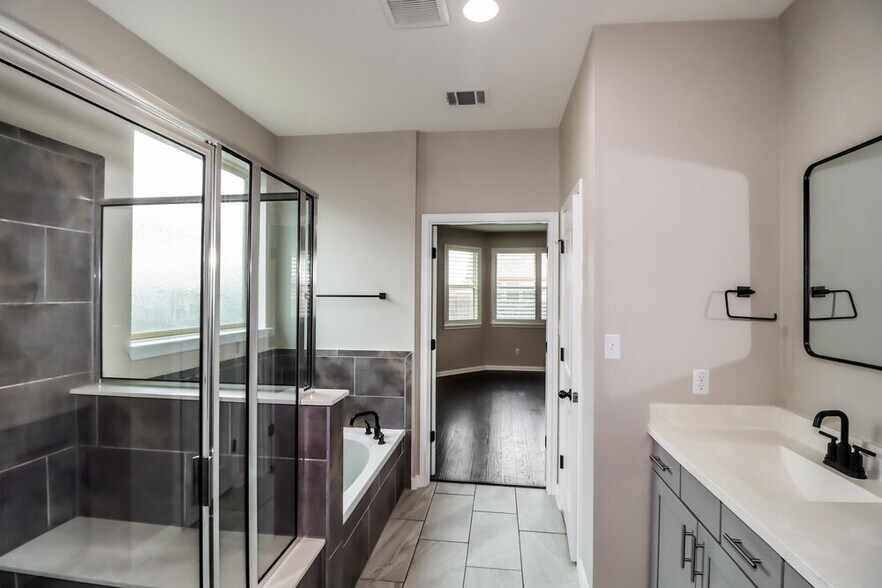 Building Photo - 8113 Pescara Cove