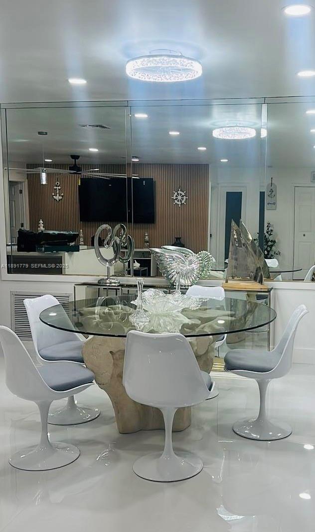 Building Photo - 541 SE 17th Ave