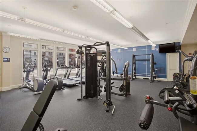 Building Photo - 1000 Providence Pl