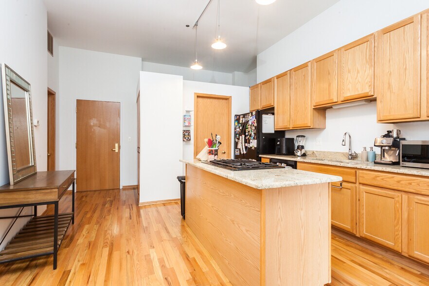 Building Photo - 910 S Michigan Ave