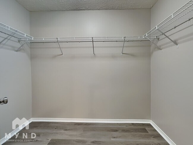Building Photo - 2838 Creekbend Dr
