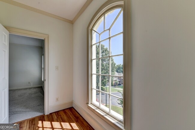 Building Photo - 8910 Pinehurst Cove