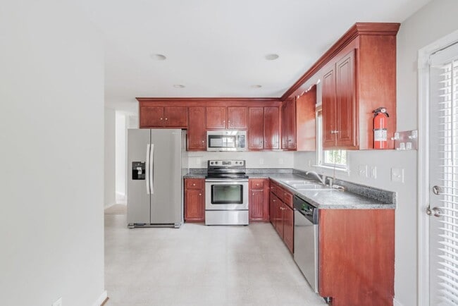 Building Photo - Charming 4 bedroom Colonial in Midlothian!