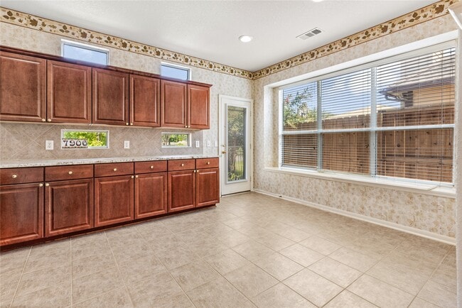 Building Photo - 7906 Glenn Cliff Dr