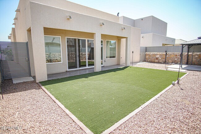 Building Photo - 12337 Desert Palms Ave