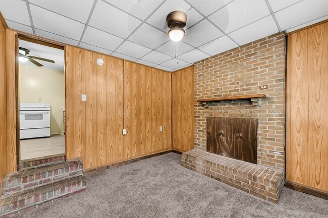 Building Photo - Quiet Coastal Home